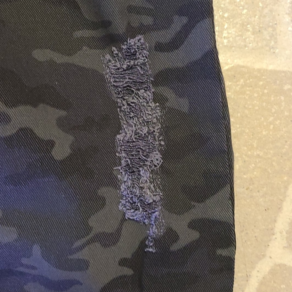 Camo pants 👖💋 - Picture 4 of 14